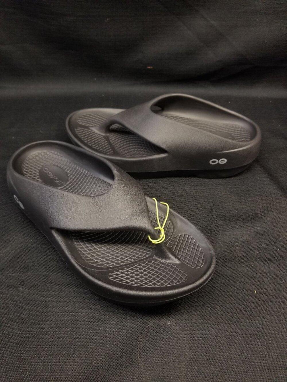 OOFOS Men's OORIGINAL Black Thong Size 9 NEW WITH TAGS!